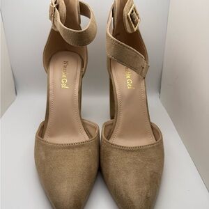 Women's Tan Heels